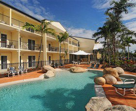 Cairns Queenslander Hotel And Apartments - Schoolies Week Accommodation 0