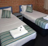 The Oaks Hotel Motel  - Schoolies Week Accommodation