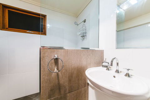 Alpine Edge Accommodation - Schoolies Week Accommodation 3