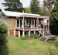 Flowers Cottage - Schoolies Week Accommodation