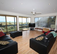 LJ Hooker Goolwa Holiday Rentals - 39 Bradford Road Goolwa Beach - Schoolies Week Accommodation