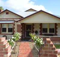 Two Cow Cottage Bed and Breakfast - Schoolies Week Accommodation