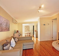 Hayes Beach House - Schoolies Week Accommodation