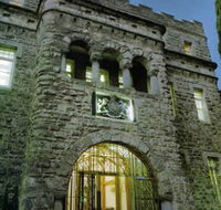 The Old Swan Barracks - Schoolies Week Accommodation