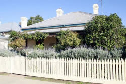 Florennes Heritage Cottage - Schoolies Week Accommodation 0