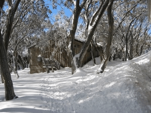 Akla Ski Lodge - Schoolies Week Accommodation