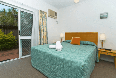 Trinity Beach Pacific - Schoolies Week Accommodation 1