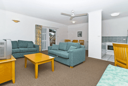 Trinity Beach Pacific - Schoolies Week Accommodation 3