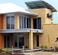 Strath Motel - Schoolies Week Accommodation
