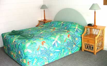 Victor City Motel - Schoolies Week Accommodation 0