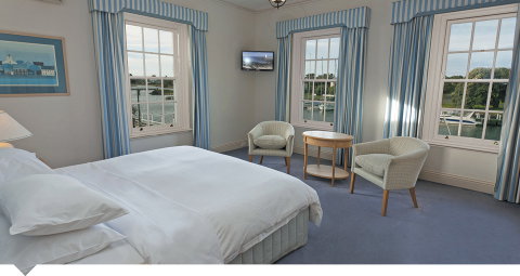 Oscars Waterfront Boutique Hotel - Schoolies Week Accommodation 1