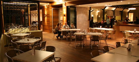 Renmark Hotel/Motel & Function Centre - Schoolies Week Accommodation 6