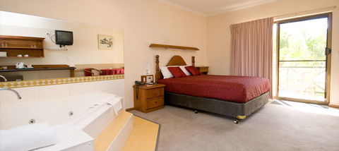 Renmark Hotel/Motel & Function Centre - Schoolies Week Accommodation 7