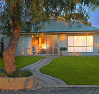 17 QED Lakehouse - Schoolies Week Accommodation