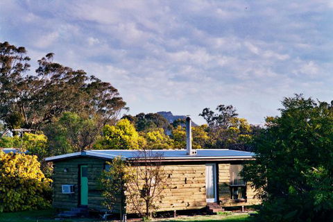 Mount Zero Log Cabins - Schoolies Week Accommodation 0