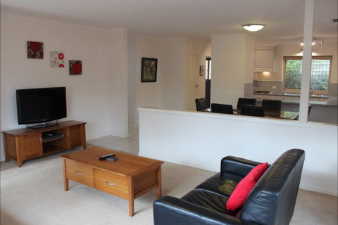 Adelaide Serviced Accommodation - Childers House - Schoolies Week Accommodation 0