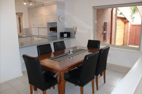 Adelaide Serviced Accommodation - Childers House - Schoolies Week Accommodation 2