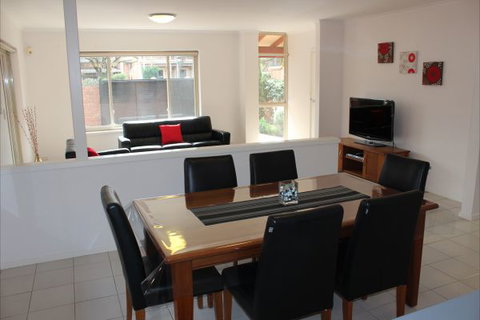 Adelaide Serviced Accommodation - Childers House - Schoolies Week Accommodation 5