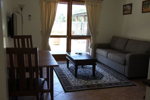 Coranda Lodge B And B - Schoolies Week Accommodation 5