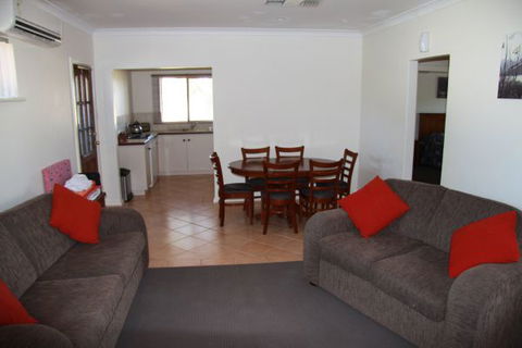 Coranda Lodge B And B - Schoolies Week Accommodation 6