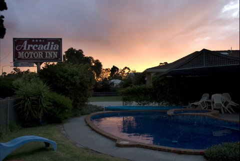 Arcadia Motor Inn - Schoolies Week Accommodation 0