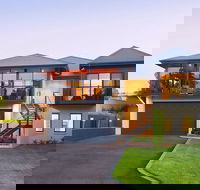 Downton Villa - Schoolies Week Accommodation