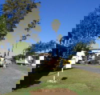 Browns Caravan Park - Schoolies Week Accommodation