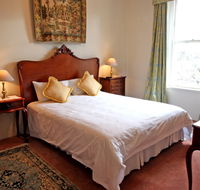 Feathers Hotel - Schoolies Week Accommodation