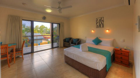 Sky View Units - Schoolies Week Accommodation 0