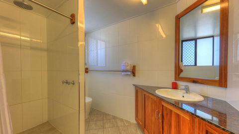 Sky View Units - Schoolies Week Accommodation 3