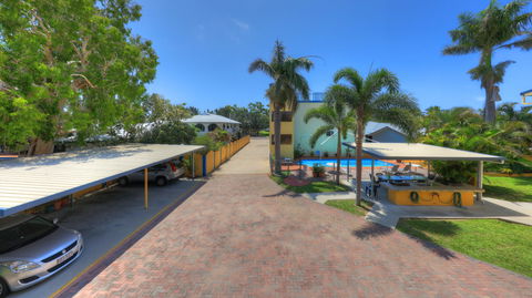 Sky View Units - Schoolies Week Accommodation 4
