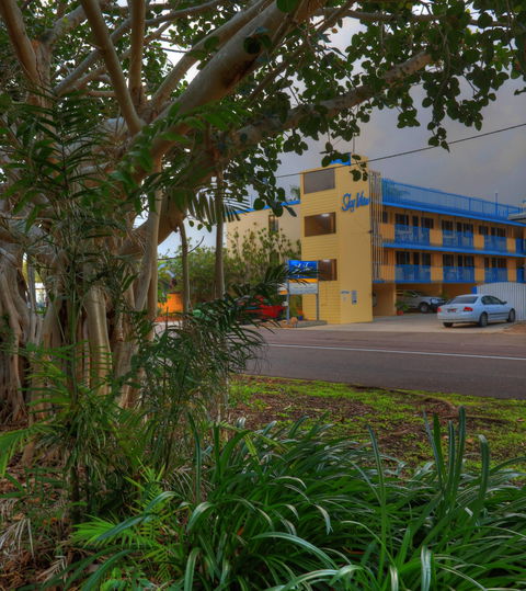 Sky View Units - Schoolies Week Accommodation 6