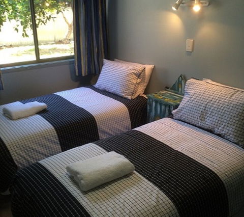 Tin Shack - Schoolies Week Accommodation 0