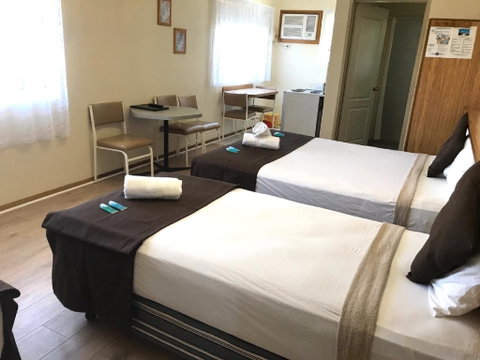 Angel's Rest Motel - Schoolies Week Accommodation 0