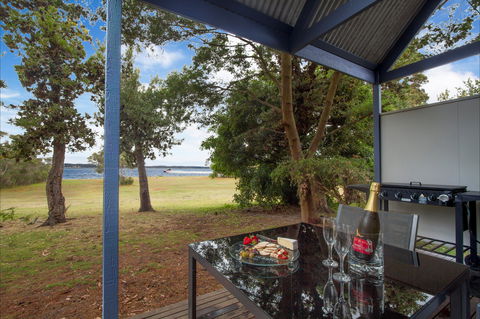 Waterfront Retreat At Wattle Point - Schoolies Week Accommodation 4
