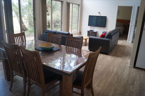Waterfront Retreat At Wattle Point - Schoolies Week Accommodation 7
