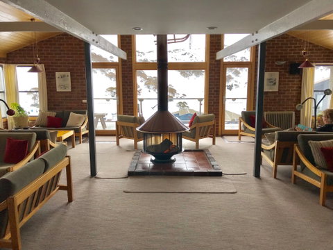 Arlberg Lodge - Schoolies Week Accommodation 0