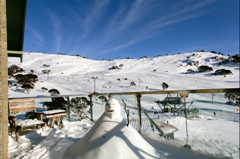 Arlberg Lodge - Schoolies Week Accommodation 1
