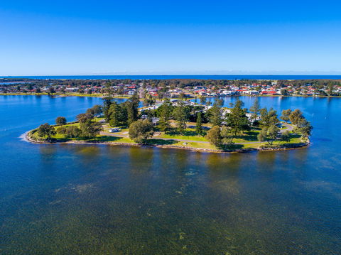 Belmont Lakeside Holiday Park - Schoolies Week Accommodation 0