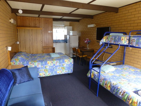Golfers Retreat Motel - Schoolies Week Accommodation 1