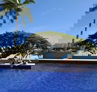 Holiday Inn Cairns Harbourside - Schoolies Week Accommodation