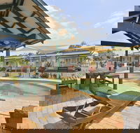 Ned Kelly's Motel - Schoolies Week Accommodation