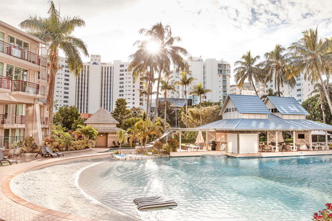 Novotel Cairns Oasis Resort - Schoolies Week Accommodation 2