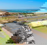 Peterborough House  Motel - Schoolies Week Accommodation