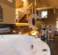 The Edge Villa - Hunter Valley Luxury Escape - Schoolies Week Accommodation