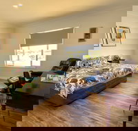 The Mains Guest House - Schoolies Week Accommodation