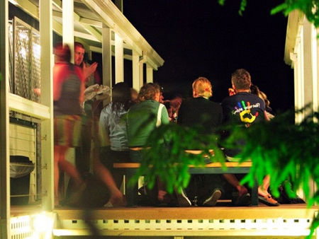 Blue Reef Backpackers - Schoolies Week Accommodation 0