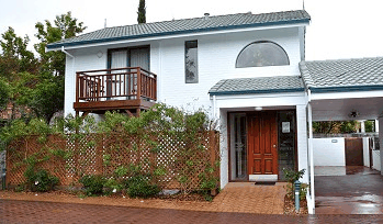 Dolphin Lodge - Schoolies Week Accommodation