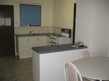 Glenvale Lodge - Schoolies Week Accommodation
