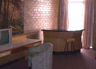 Red Castle Motor Inn - Schoolies Week Accommodation